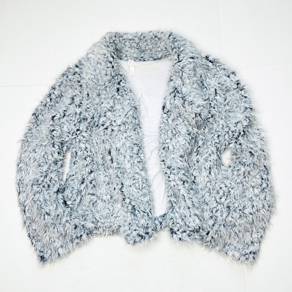 XHILARATION Women’s Gray White Faux Fur Jacket Size Small - Picture 1 of 8